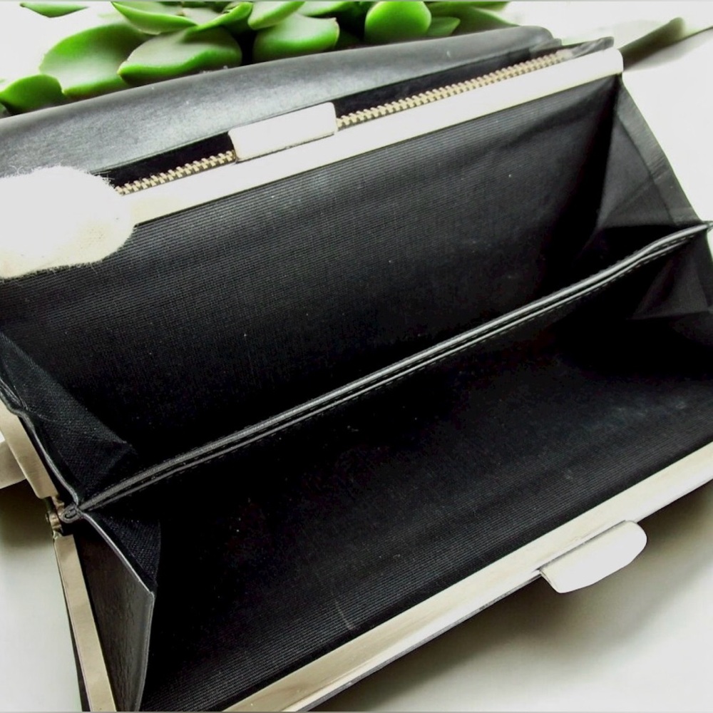 BURBERRY Nova Check Patent Leather Kisslock Long Wallet ๐ - Picture 6 of 12